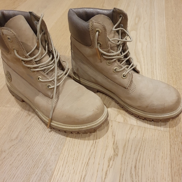 Timberlands Size 7 - Picture 3 of 8